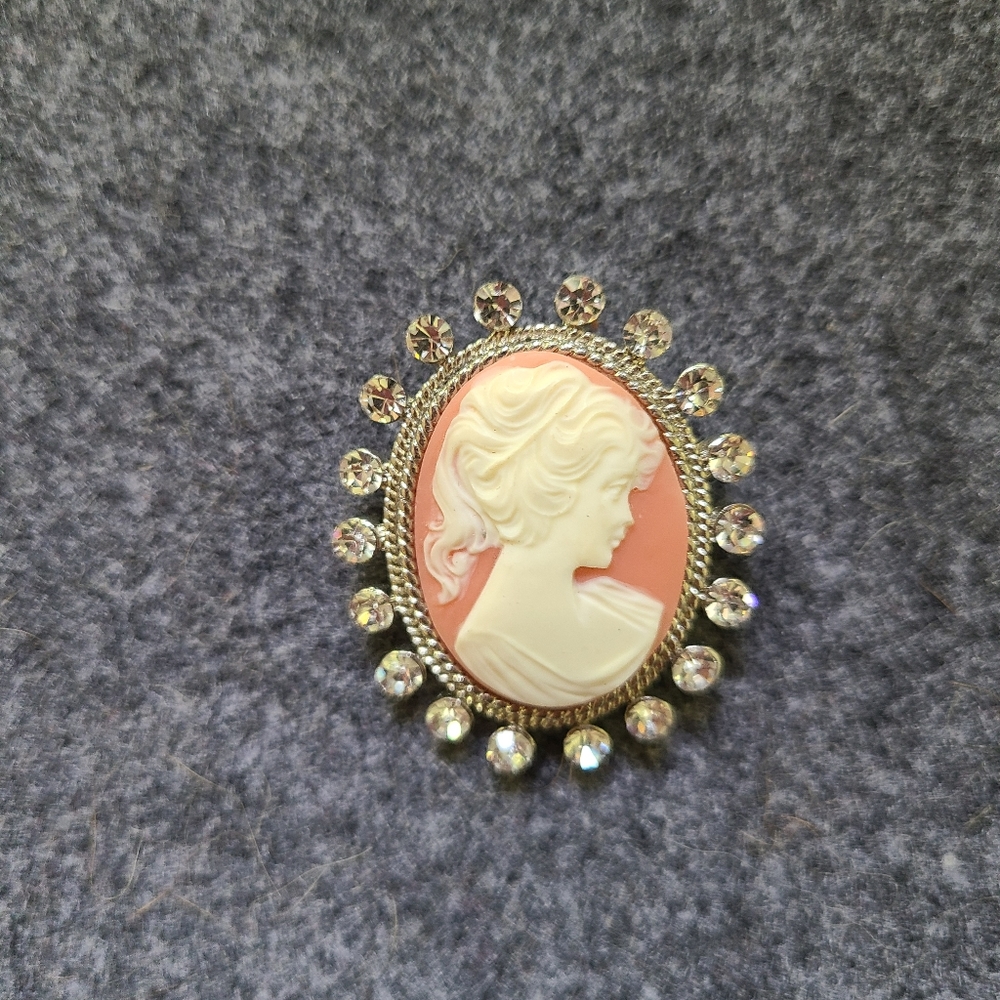 Victorian Lady Cameo (small)